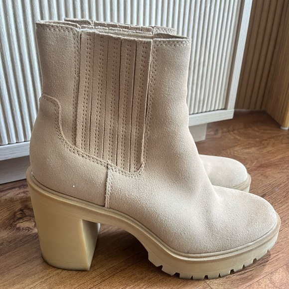 Dolce Vita. Comfy Booty platform. Color: Nude. Waterproof. - Picture 1 of 5